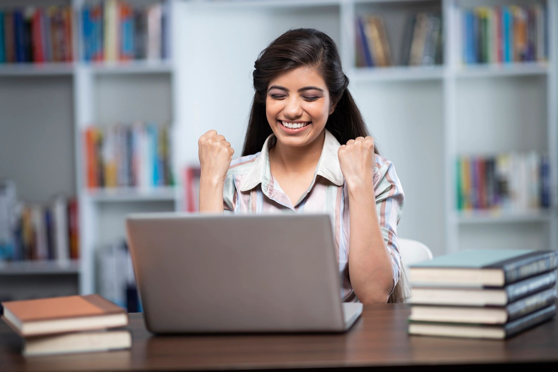 happy online student testimonial