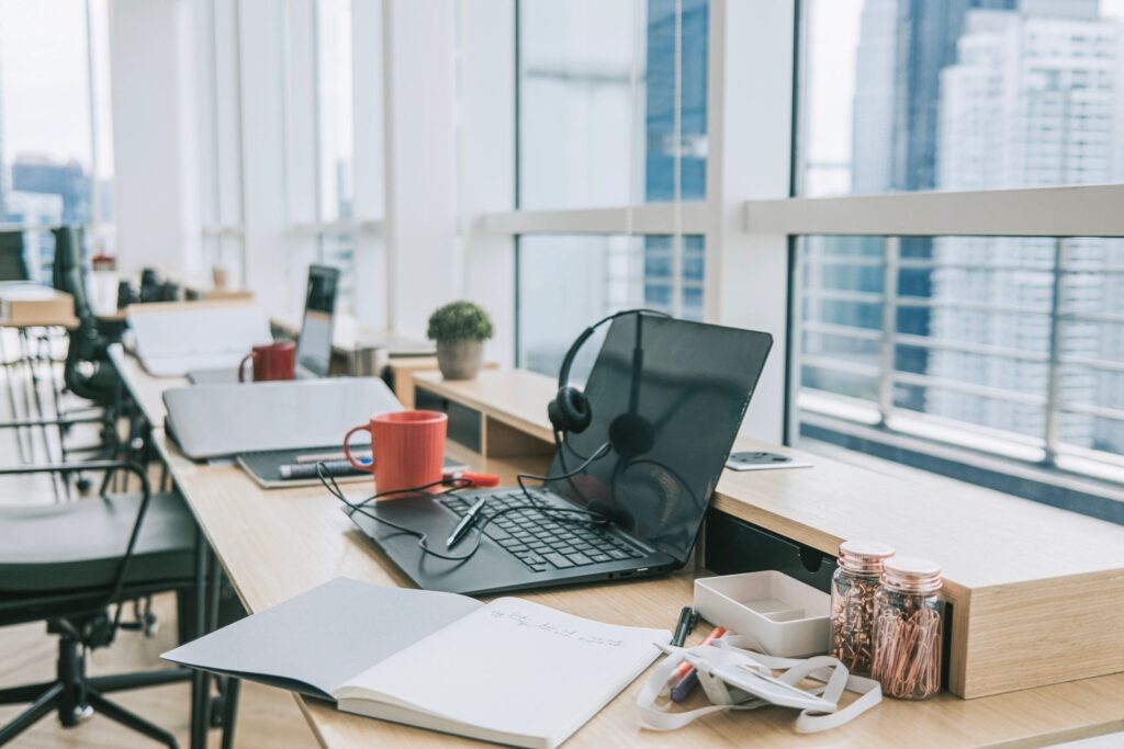 modern e-learning workspace